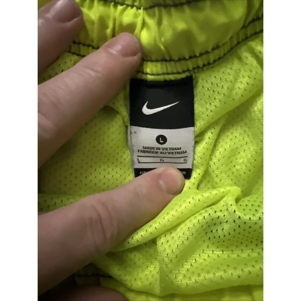 Nike Board Shorts Mens L Green Swim Trunks Logo Swoosh Lined Tie NESS5317 Pocket